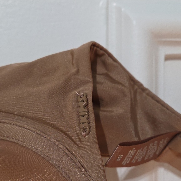 SKIMS Weightless Scoop Bra 38D - Picture 2 of 5